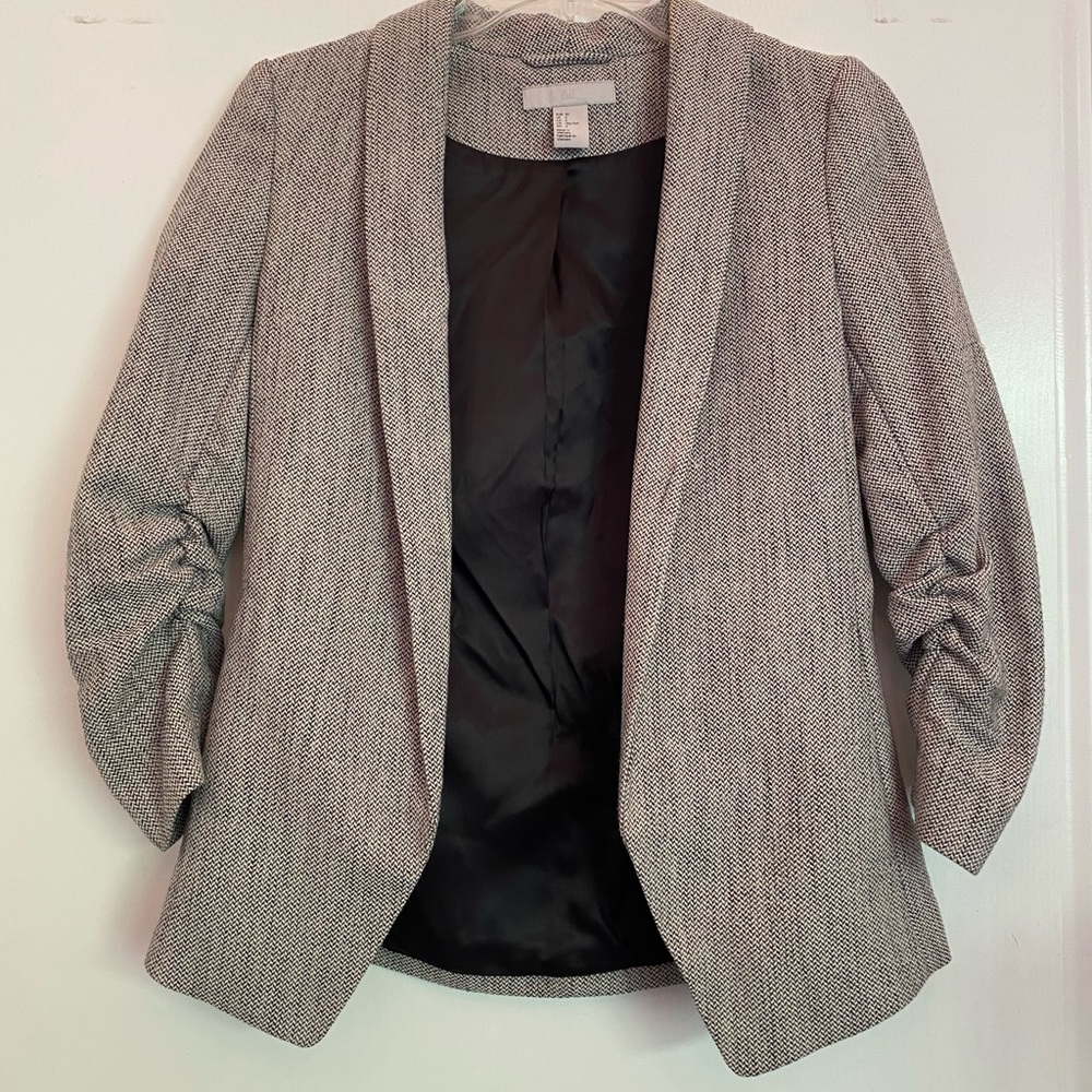 A blazer jacket ( black and white) Brand: H&M, Size: 2 , Color: black and white